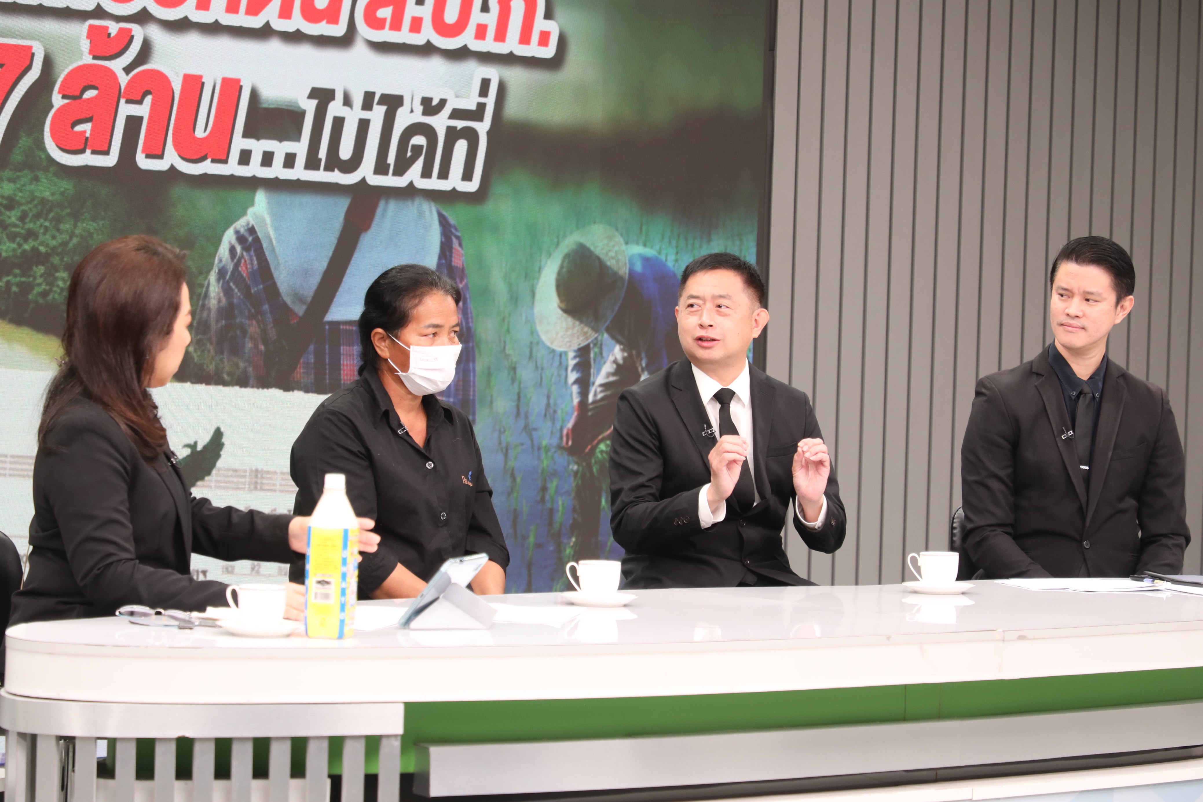 title - รองเลขาฯ ส.ป.ก. ร่วมตอบประเด็นคำถามในรายการ 